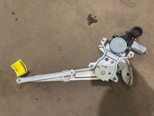 Gebruikte Ruitmechaniek 4Deurs rechts-voor Suzuki Swift (ZA/ZC/ZD1/2/3/9) 1.3 VVT 16V Prijs € 35,00 Margeregeling aangeboden door F. van den Mosselaar autodemontage