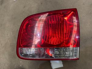 Gebruikte Achterlicht rechts Volkswagen Touareg (7LA/7L6) 5.0 TDI V10 Prijs € 20,00 Margeregeling aangeboden door F. van den Mosselaar autodemontage