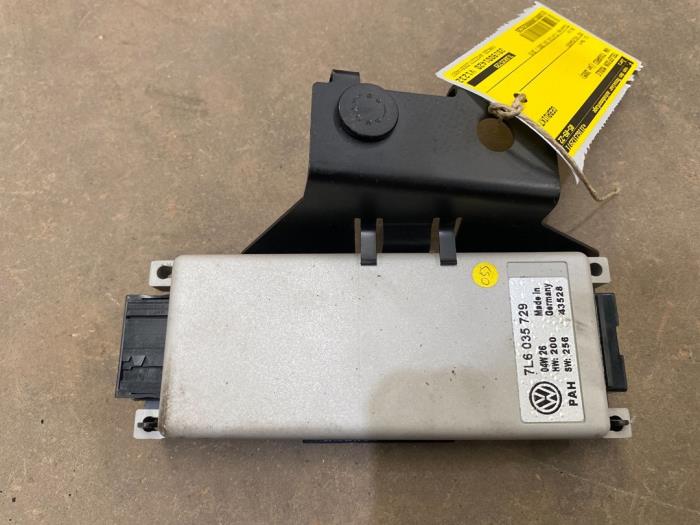 Gebruikte Telefoon Module Volkswagen Touareg (7LA/7L6) 5.0 TDI V10 Prijs € 35,00 Margeregeling aangeboden door F. van den Mosselaar autodemontage