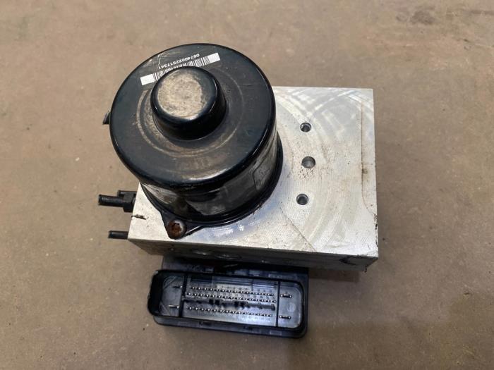 Gebruikte ABS Pomp Volkswagen Touareg (7LA/7L6) 5.0 TDI V10 Prijs € 100,00 Margeregeling aangeboden door F. van den Mosselaar autodemontage