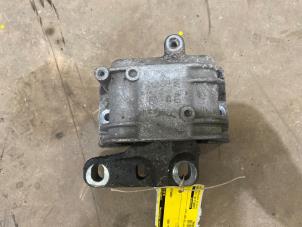 Gebruikte Motorrubber Volkswagen Passat Variant (3C5) 1.6 FSI 16V Prijs € 25,00 Margeregeling aangeboden door F. van den Mosselaar autodemontage