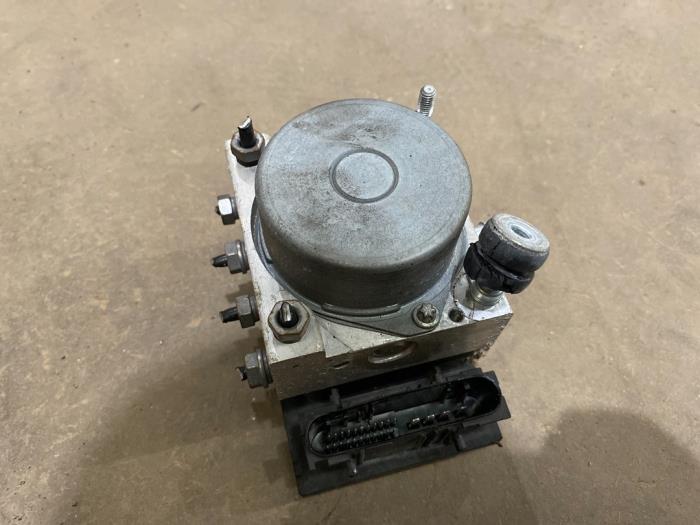 Gebruikte ABS Pomp Nissan Micra (K12) 1.5 dCi 85 Prijs € 100,00 Margeregeling aangeboden door F. van den Mosselaar autodemontage