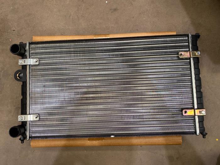 Gebruikte Radiateur Volkswagen Polo III (6N1) 1.4i 60 Prijs € 25,00 Margeregeling aangeboden door F. van den Mosselaar autodemontage