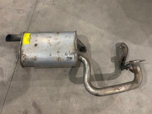 Gebruikte Uitlaat Einddemper Toyota Avensis Wagon (T25/B1E) 2.0 16V D-4D Prijs € 25,00 Margeregeling aangeboden door F. van den Mosselaar autodemontage