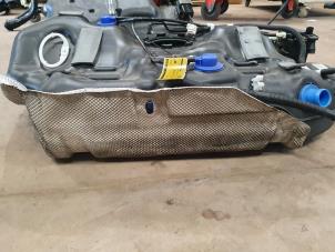 Gebruikte Tank Opel Astra J (PC6/PD6/PE6/PF6) 1.6 16V Ecotec Prijs € 75,00 Margeregeling aangeboden door F. van den Mosselaar autodemontage