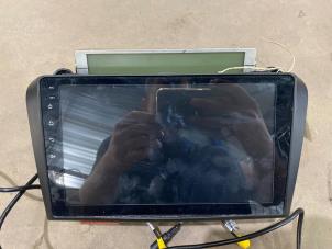 Gebruikte Display Multi Media regelunit Mazda 3 (BK12) 1.6i 16V Prijs € 100,00 Margeregeling aangeboden door F. van den Mosselaar autodemontage
