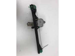 Gebruikte Raammechaniek 4Deurs rechts-voor Fiat Punto I (176) 60 S,SX 1.2 Fire SPI Prijs € 35,00 Margeregeling aangeboden door F. van den Mosselaar autodemontage