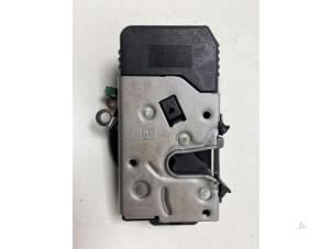 Gebruikte Deurslot Mechaniek 4Deurs links-voor Opel Vectra B Caravan (31) 2.0 DTi 16V Prijs € 14,90 Margeregeling aangeboden door F. van den Mosselaar autodemontage