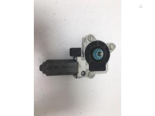 Gebruikte Portierruitmotor Mercedes E Combi (S211) 2.2 E-220 CDI 16V Prijs € 25,00 Margeregeling aangeboden door F. van den Mosselaar autodemontage