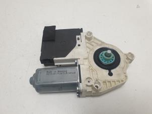 Gebruikte Portierruitmotor Volkswagen Passat Variant (3C5) 1.9 TDI Prijs € 35,00 Margeregeling aangeboden door F. van den Mosselaar autodemontage