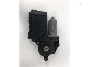 Gebruikte Raammotor Portier Volkswagen Phaeton (3D) 4.2 V8 40V 4Motion Prijs € 29,50 Margeregeling aangeboden door F. van den Mosselaar autodemontage