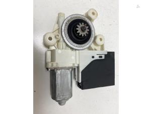 Gebruikte Raammotor Portier Volvo V50 (MW) 2.0 D 16V Prijs € 20,00 Margeregeling aangeboden door F. van den Mosselaar autodemontage