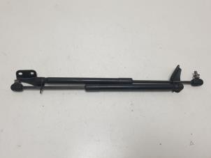 Gebruikte Gasdemperset Achterklep Suzuki Swift (ZA/ZC/ZD1/2/3/9) 1.3 VVT 16V Prijs € 15,00 Margeregeling aangeboden door F. van den Mosselaar autodemontage