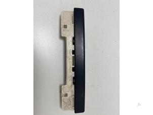 Gebruikte Display Interieur Volkswagen Touareg (7LA/7L6) 5.0 TDI V10 Prijs € 15,00 Margeregeling aangeboden door F. van den Mosselaar autodemontage