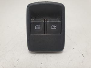 Gebruikte Combischakelaar ramen Dacia Dokker Express (8S) 1.5 dCi 90 Prijs € 14,50 Margeregeling aangeboden door F. van den Mosselaar autodemontage