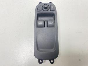 Gebruikte Combischakelaar ramen Volvo C30 (EK/MK) 1.6 D2 16V Prijs € 19,50 Margeregeling aangeboden door F. van den Mosselaar autodemontage