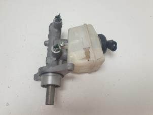 Gebruikte Hoofdremcilinder Dacia Sandero I (BS) 1.2 16V Prijs € 17,50 Margeregeling aangeboden door F. van den Mosselaar autodemontage