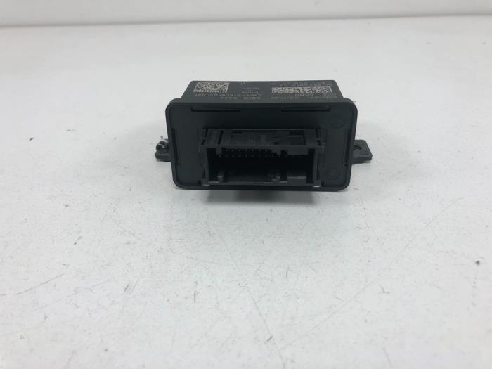 Gebruikte Computer Verlichting Volkswagen Polo V (6R) 1.0 TSI 12V BlueMotion Prijs € 15,00 Margeregeling aangeboden door F. van den Mosselaar autodemontage