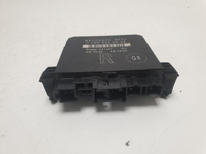 Gebruikte Computer Diversen Mercedes C (W203) 2.2 C-200 CDI 16V Prijs € 12,50 Margeregeling aangeboden door F. van den Mosselaar autodemontage