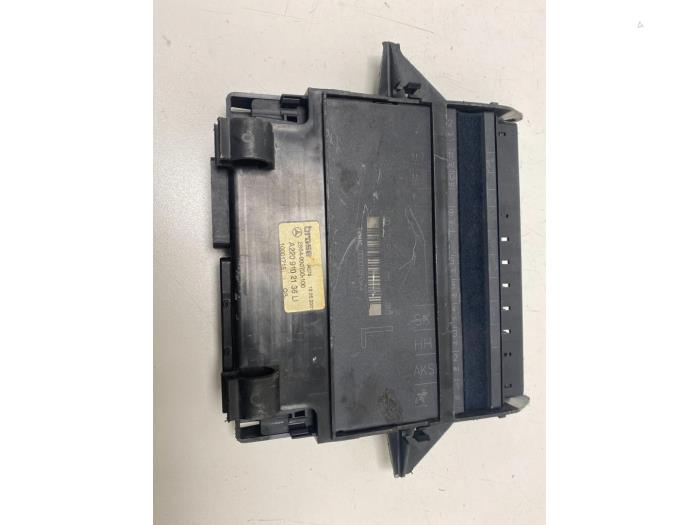 Gebruikte Computer Diversen Mercedes S (W220) 3.2 S-320 18V Prijs € 35,00 Margeregeling aangeboden door F. van den Mosselaar autodemontage