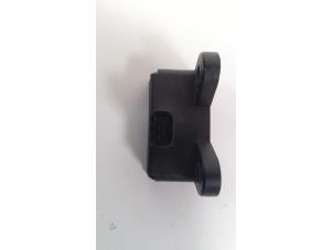 Gebruikte Esp Duo Sensor Renault Grand Scénic III (JZ) 1.5 dCi 110 Prijs € 12,50 Margeregeling aangeboden door F. van den Mosselaar autodemontage