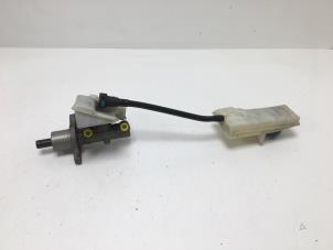 Gebruikte Hoofdremcilinder Ford C-Max (DM2) 1.8 16V Prijs € 17,50 Margeregeling aangeboden door F. van den Mosselaar autodemontage