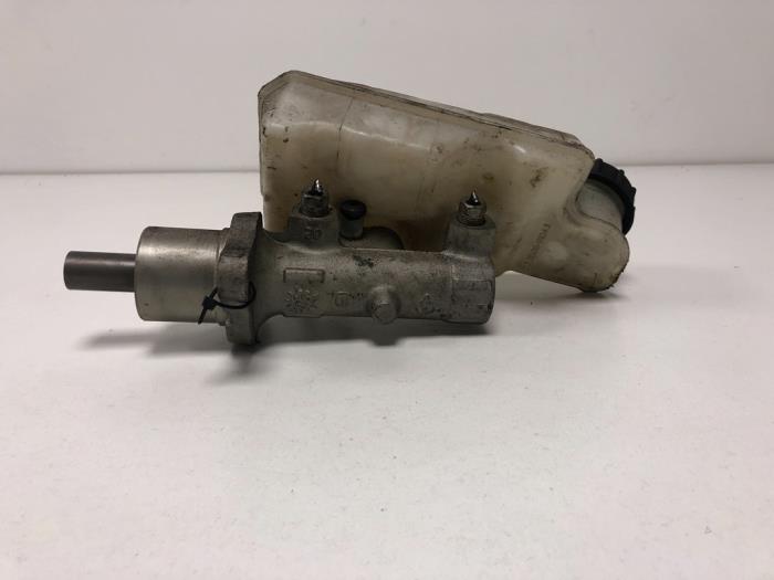 Gebruikte Hoofdremcilinder Ford Focus 2 1.6 16V Prijs € 15,00 Margeregeling aangeboden door F. van den Mosselaar autodemontage