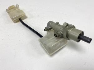 Gebruikte Hoofdremcilinder Ford Focus C-Max 1.8 16V Prijs € 15,00 Margeregeling aangeboden door F. van den Mosselaar autodemontage