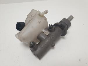 Gebruikte Hoofdremcilinder Ford Cougar (ECX/W) 2.0 16V Prijs € 25,00 Margeregeling aangeboden door F. van den Mosselaar autodemontage