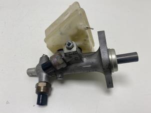 Gebruikte Hoofdremcilinder Mercedes C Combi (S203) 2.0 C-200K 16V Prijs € 15,00 Margeregeling aangeboden door F. van den Mosselaar autodemontage