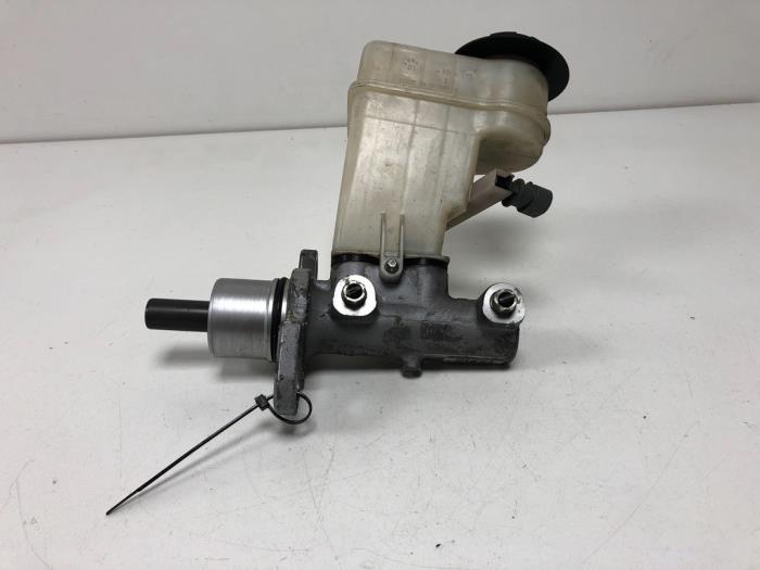 Gebruikte Hoofdremcilinder Opel Signum (F48) 2.2 DGI 16V Prijs € 10,00 Margeregeling aangeboden door F. van den Mosselaar autodemontage