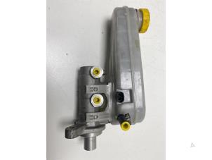 Gebruikte Hoofdremcilinder Citroen Jumper (U9) 2.2 HDi 100 Prijs € 25,00 Margeregeling aangeboden door F. van den Mosselaar autodemontage