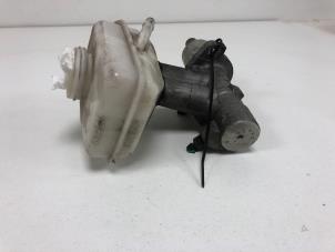 Gebruikte Hoofdremcilinder Saab 9-5 Estate (YS3E) 2.0t 16V Prijs € 17,50 Margeregeling aangeboden door F. van den Mosselaar autodemontage