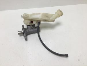 Gebruikte Hoofdremcilinder Peugeot 207 SW (WE/WU) 1.4 16V Vti Prijs € 10,00 Margeregeling aangeboden door F. van den Mosselaar autodemontage