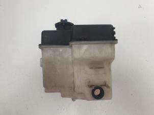 Gebruikte Ruitensproeiertank voor Hyundai Getz 1.3i 12V Prijs € 10,00 Margeregeling aangeboden door F. van den Mosselaar autodemontage