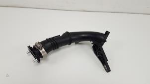 Gebruikte Luchtinlaat slang Volvo V50 (MW) 1.6 D2 16V Prijs € 15,00 Margeregeling aangeboden door F. van den Mosselaar autodemontage