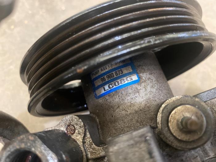 Stuurbekrachtiging Pomp van een Daewoo Spark 1.0 16V Bifuel 2012