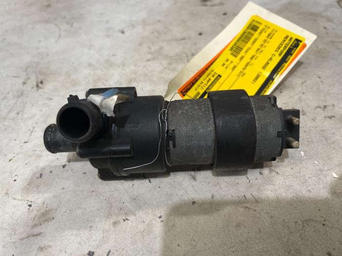 Gebruikte Waterpomp Mercedes C Combi (S203) 2.0 C-200K 16V Prijs € 20,00 Margeregeling aangeboden door F. van den Mosselaar autodemontage