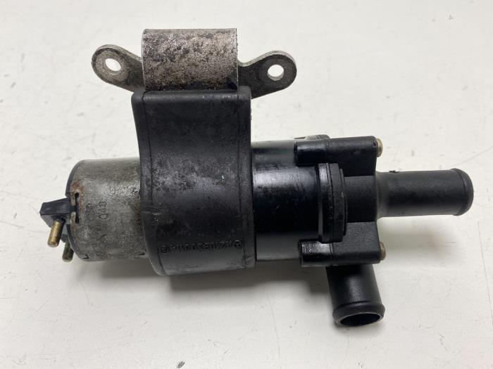 Gebruikte Waterpomp Mercedes E (W210) 3.2 E-320 24V Prijs € 15,00 Margeregeling aangeboden door F. van den Mosselaar autodemontage