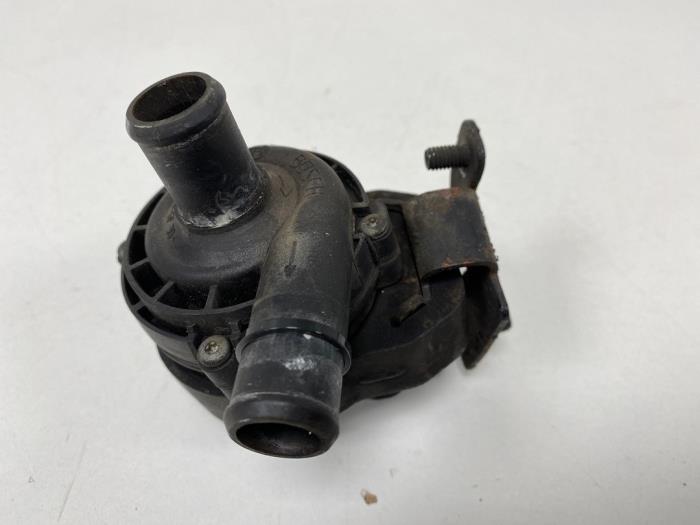 Gebruikte Waterpomp Mercedes E Combi (S211) 2.2 E-220 CDI 16V Prijs € 20,00 Margeregeling aangeboden door F. van den Mosselaar autodemontage