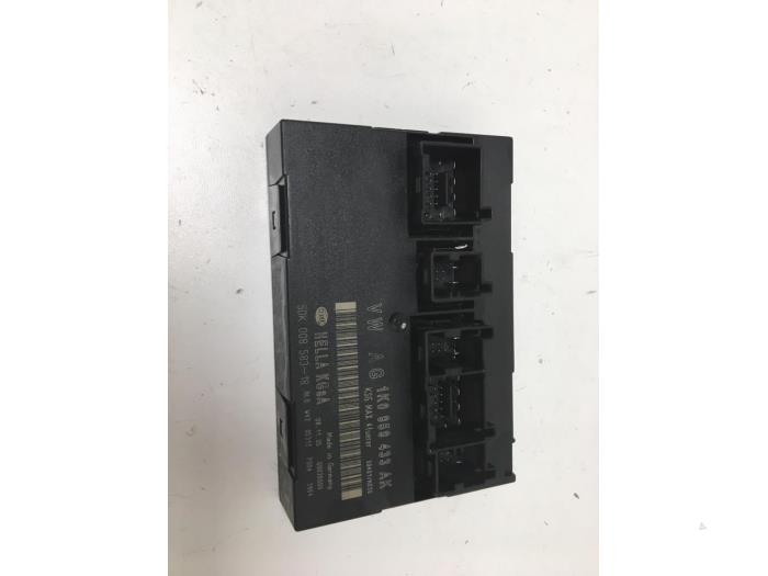 Gebruikte Central electronic module Volkswagen Golf Plus (5M1/1KP) 1.6 FSI 16V Prijs € 10,00 Margeregeling aangeboden door F. van den Mosselaar autodemontage