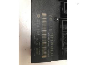 Central electronic module van een Volkswagen Golf Plus (5M1/1KP) 1.6 FSI 16V 2006