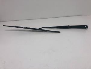 Gebruikte Ruitenwisserarm voor Peugeot Partner 1.6 HDI 75 Prijs € 10,00 Margeregeling aangeboden door F. van den Mosselaar autodemontage