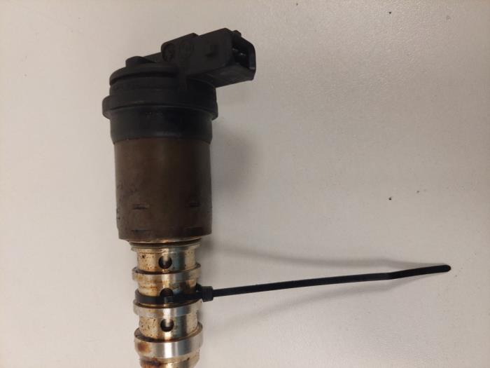 Gebruikte Nokkenas Sensor BMW 7 serie (E65/E66/E67) 735i,Li 3.6 V8 32V Prijs € 15,00 Margeregeling aangeboden door F. van den Mosselaar autodemontage