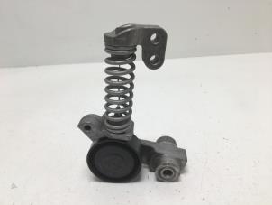 Gebruikte Spanrol Multiriem Volvo V40 (MV) 2.0 D3 16V Prijs € 17,50 Margeregeling aangeboden door F. van den Mosselaar autodemontage