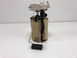 Gebruikte Brandstofpomp Elektrisch Fiat Stilo (192A/B) 1.6 16V 5-Drs. Prijs € 17,50 Margeregeling aangeboden door F. van den Mosselaar autodemontage