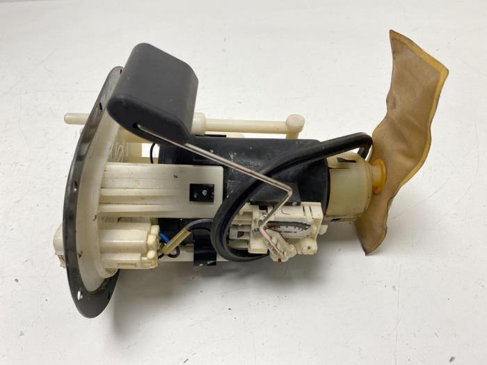 Gebruikte Tank element Pomp Hyundai Santa Fe I 2.0 16V 4x2 Prijs € 25,00 Margeregeling aangeboden door F. van den Mosselaar autodemontage