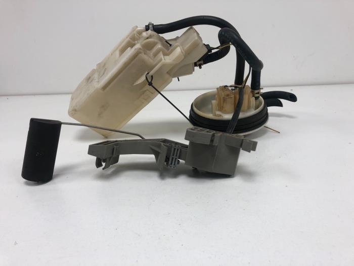 Gebruikte Tank element Pomp Nissan Micra (K11) 1.0 16V, N-CVT Prijs € 25,00 Margeregeling aangeboden door F. van den Mosselaar autodemontage