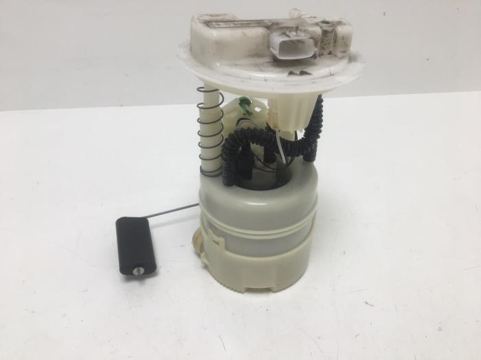 Gebruikte Tank element Pomp Renault Clio III (BR/CR) 1.2 16V 75 Prijs € 35,00 Margeregeling aangeboden door F. van den Mosselaar autodemontage