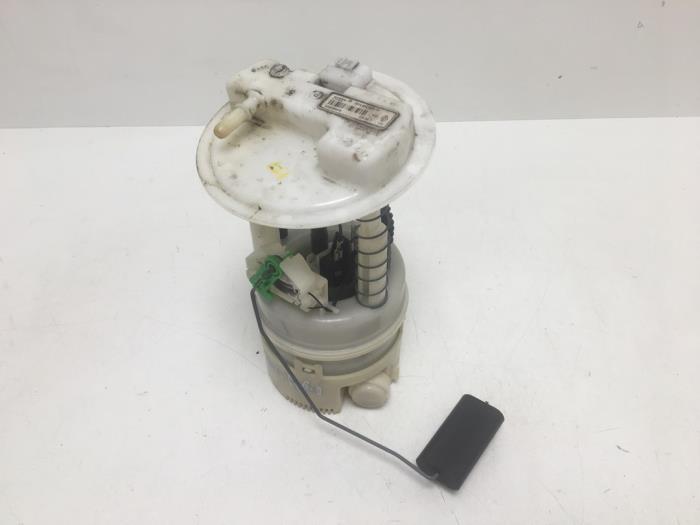 Gebruikte Tank element Pomp Renault Twingo II (CN) 1.2 16V Prijs € 35,00 Margeregeling aangeboden door F. van den Mosselaar autodemontage
